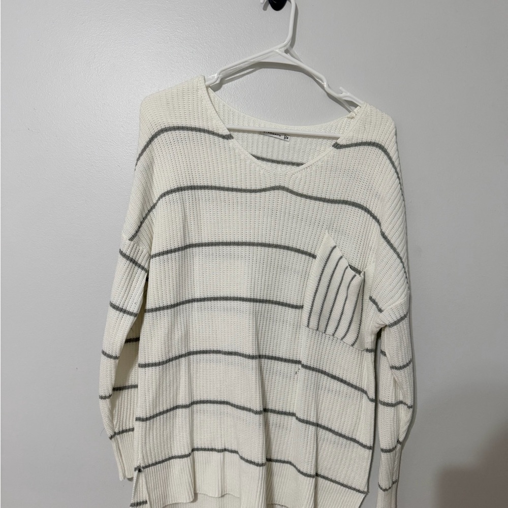 Staccato White and Gray V-Neck Sweater